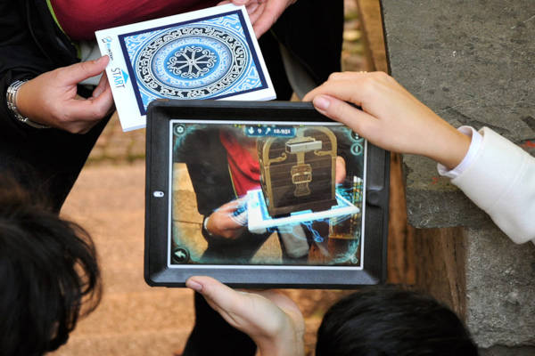 De tablet en kaarten