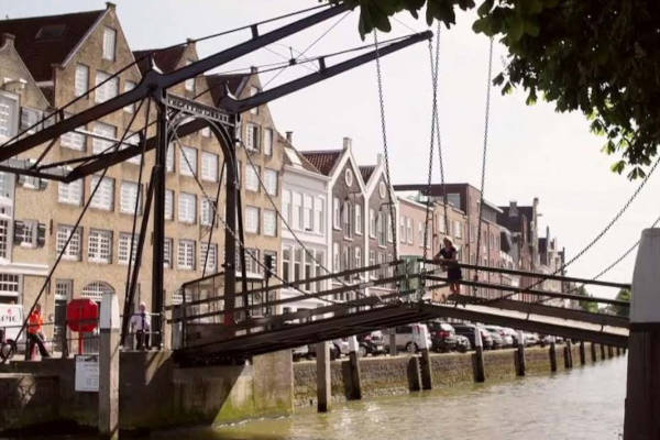 Qula City Trail Dordrecht: De brug