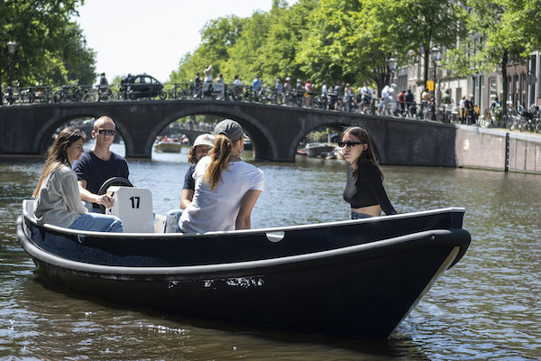 Canal Motorboats Amsterdam: Lekker genieten van de zon op het water