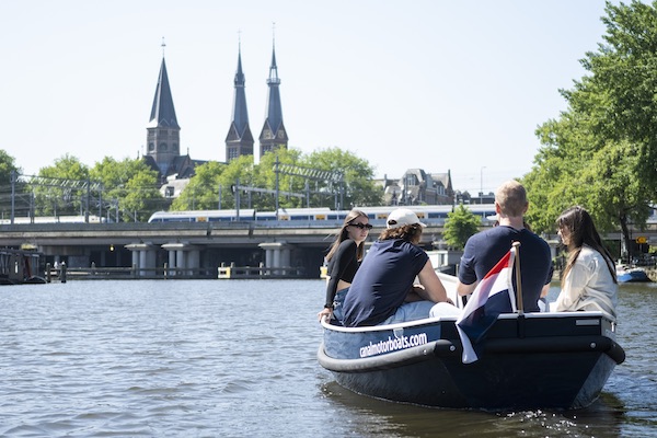 Over de grachten varen