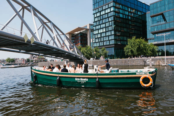 Onder brug door varen