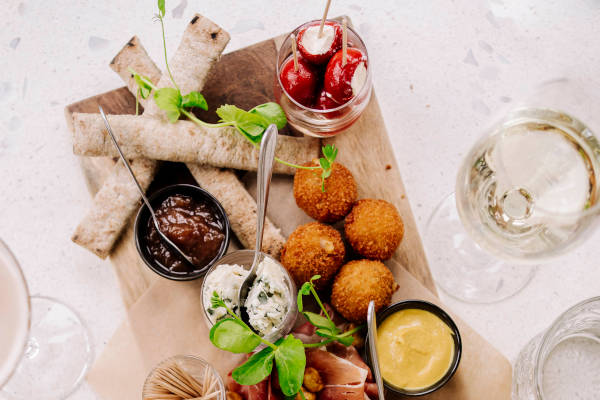 Plankje met heerlijke snacks