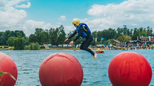 Close up springen naar luchtballon