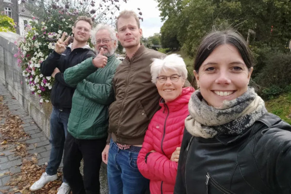 Groepsfoto aan het begin van de speurtocht