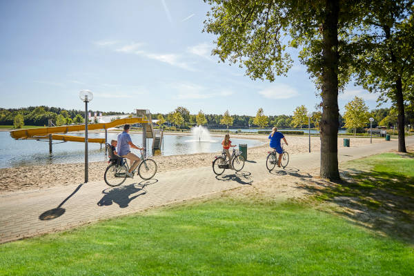 Recreatiepark TerSpegelt: Fietsen langs de zwemplas