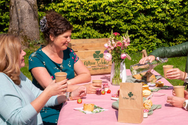 Aan de picknicktafel