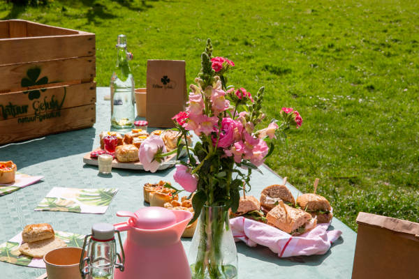 Natuur Geluk: Een bloemetje op tafel