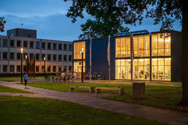 Het museum in de avond