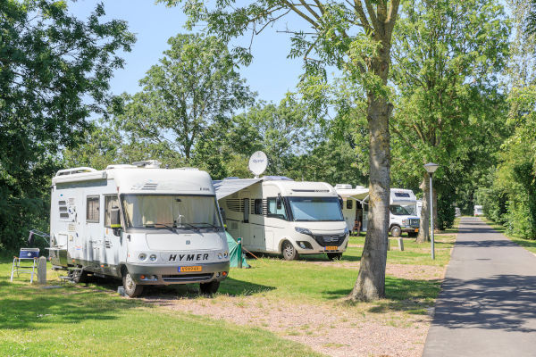 RCN de Potten: Camperplaatsen aan het Sneekermeer