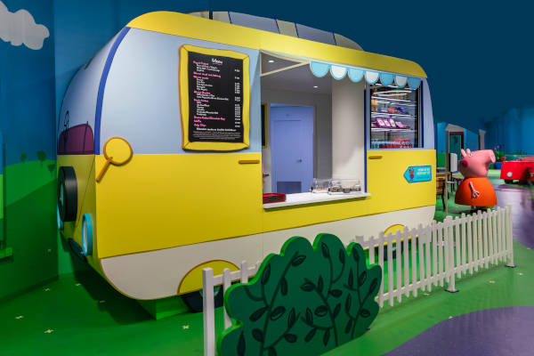 Peppa Pig World of Play Leidschendam: DE campervan voor hapjes en drankjes