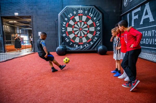 Schieten in de kruising bij De Voetbalfabriek