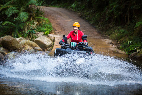 Door het water met de quad