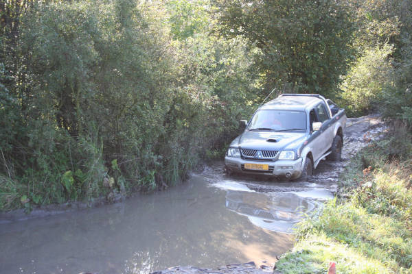 Offroad door de modder