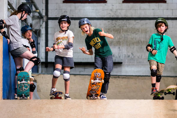 Skatepark Utrecht: Kinderen aan het skaten