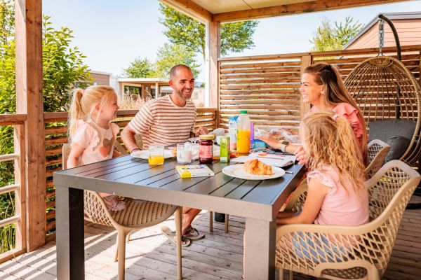 Ontbijten op het terras