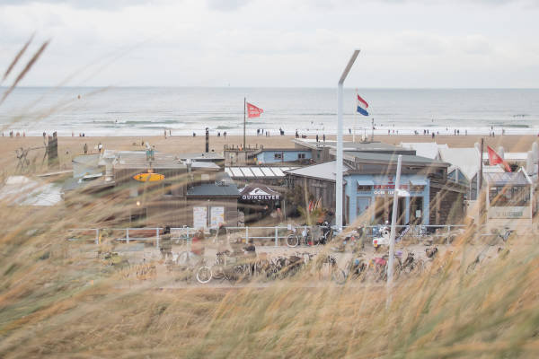 Surfschool van veraf