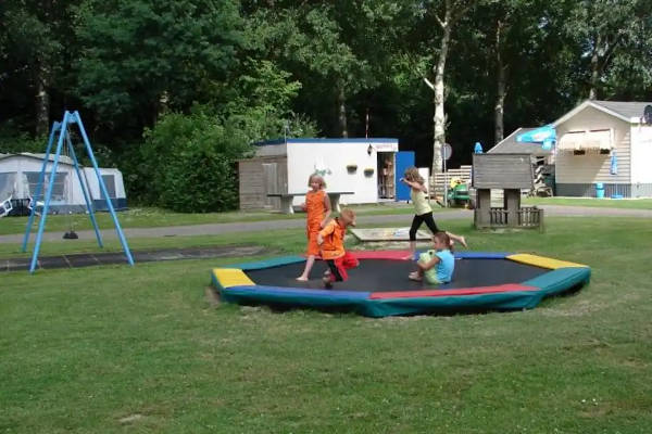 Camping de Breede: Trampoline