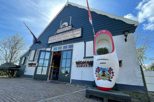 Klompenmakerij Marken in Marken