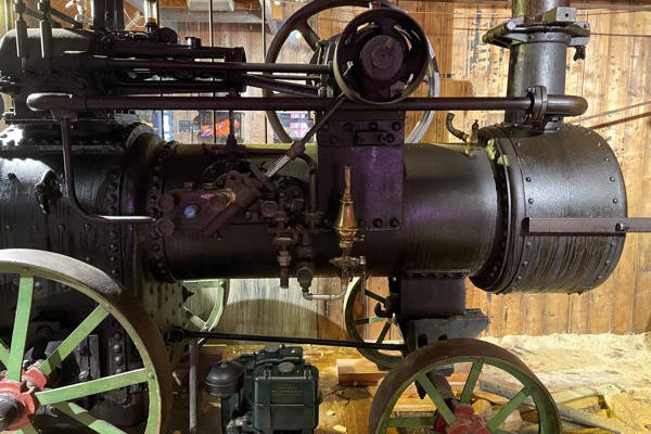 Klompenmakerij Marken: Een echte stoommachine 