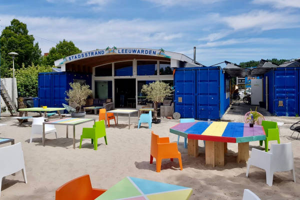 Stadsstrand Leeuwarden: Buitenkant gebouw