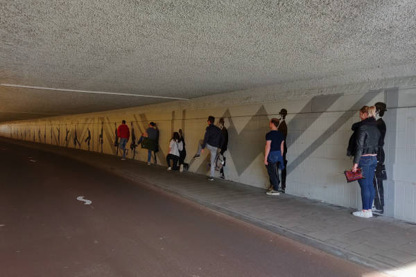 Mensen in tunnel