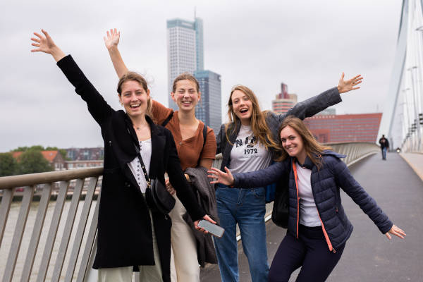 Escape Tours Leiden: Mensen op brug