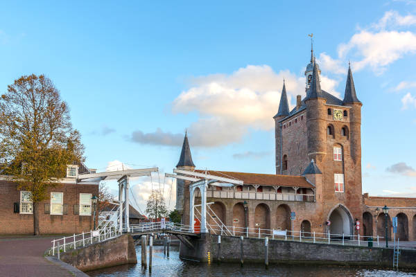 Escape Tours Zierikzee: gebouw bij brug