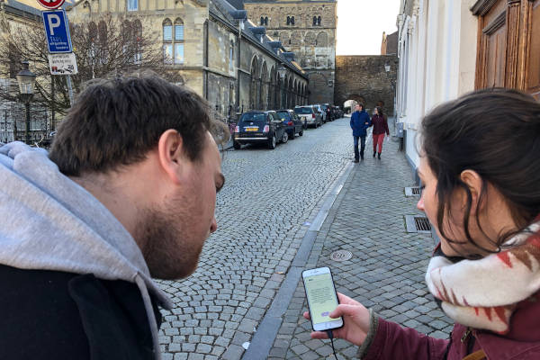 Escape Tours Zierikzee: Mensen met telefoon