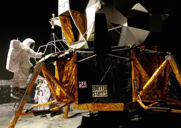 Loop op de maan in Space Expo