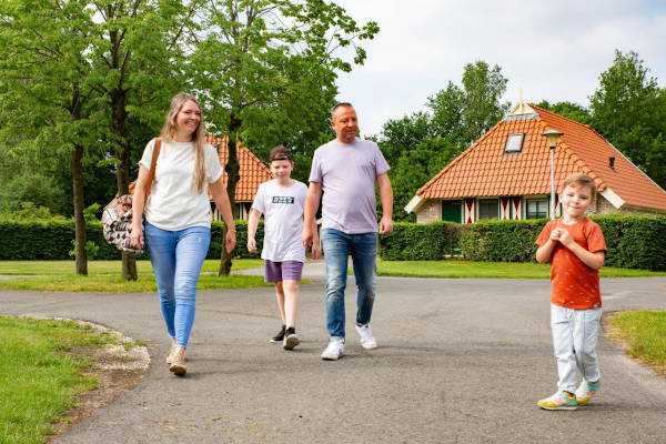 Mensen aan het lopen