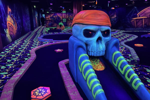 Glowgolf Scheveningen: Doodshoofd bij de baan