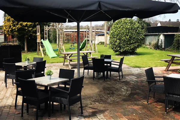 Cafetaria de Markies: Het terras