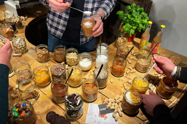 ingrediƫnten voor in de pindakaas
