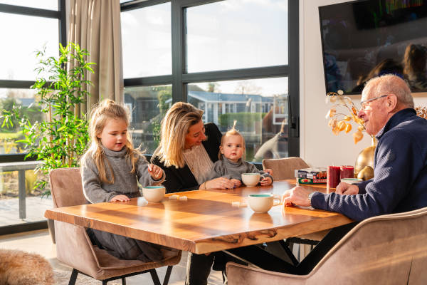 MarinaPark Residentie Nieuw Loosdrecht: Met de familie aan tafel