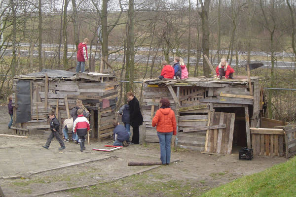 Speeltuin Spijkerdorp: huttenbouw