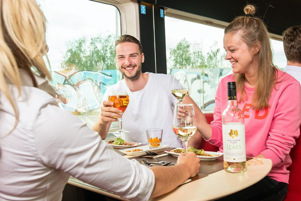 Uit eten in een trein