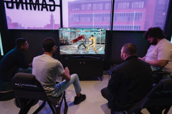 Gammax Gaming & Esports Center: Jongens spelen vechtgame tegen elkaar