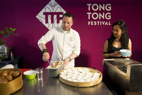 Tong Tong Fair: Leer hoe je spekkoekijs maakt