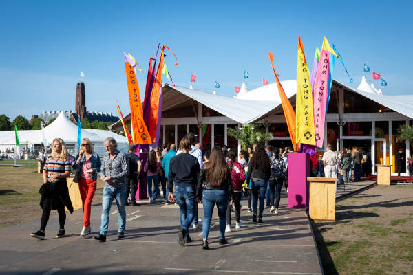 De witte tenten van de fair