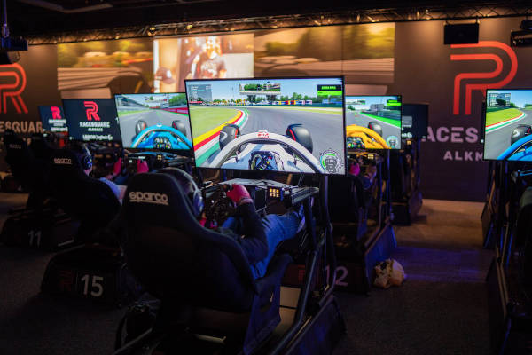De racing simulators