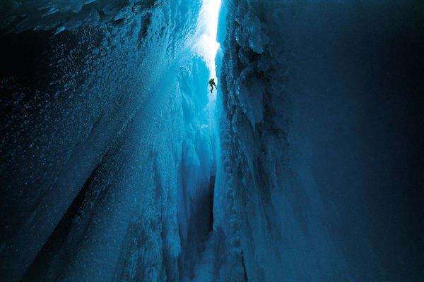 Amazing Caves 150 meter diepe ijsgrot in Groenland