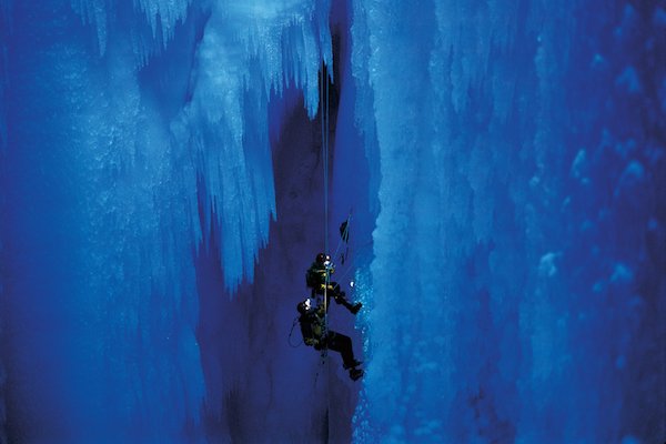 Amazing Caves afdalen in 150 meter diepe ijsgrot