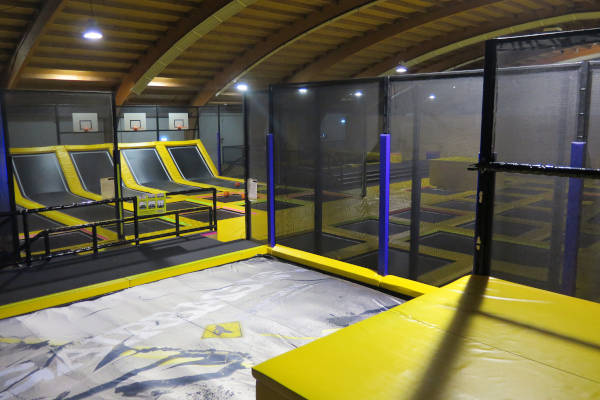 Trampolines met basketbal net 