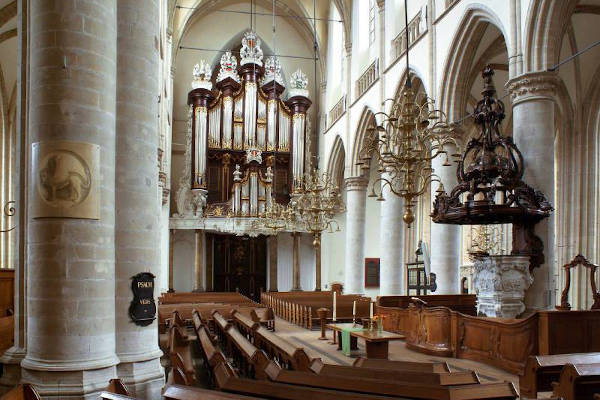 Brocante in de Grote Kerk in Dordrecht: De grote kerk