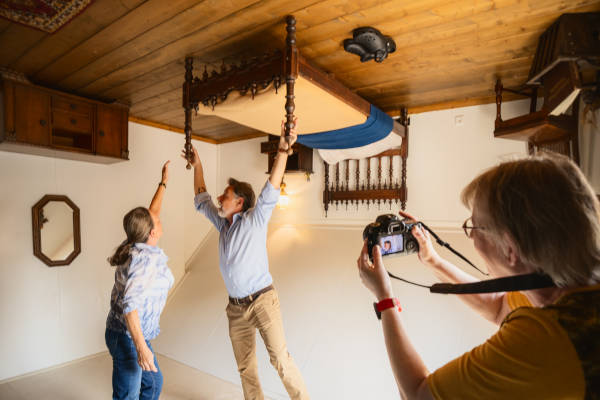 Hangen aan het bed