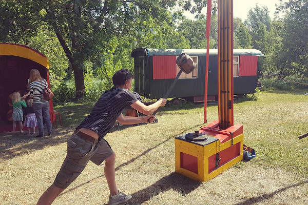 Circus Snor: Man slaat voor de hoogste score