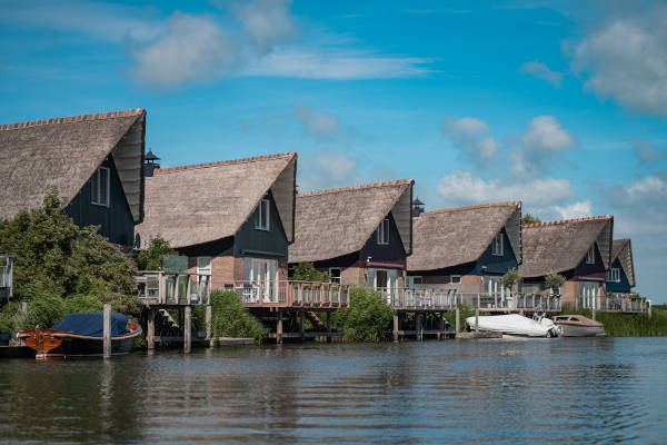 Huisjes aan het water