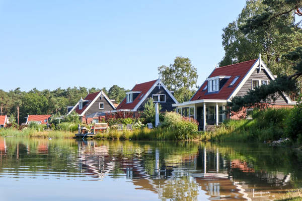 Huisjes aan het water