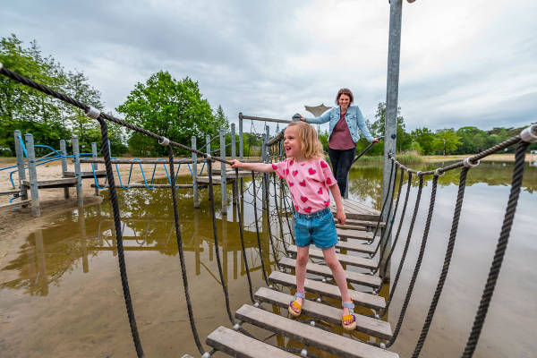 Lopen over de loopbrug