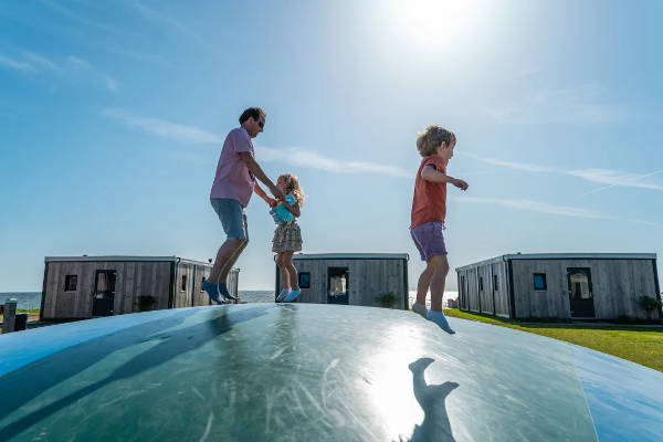 Europarcs Enkhuizer Strand: Spelen op het luchtkussen